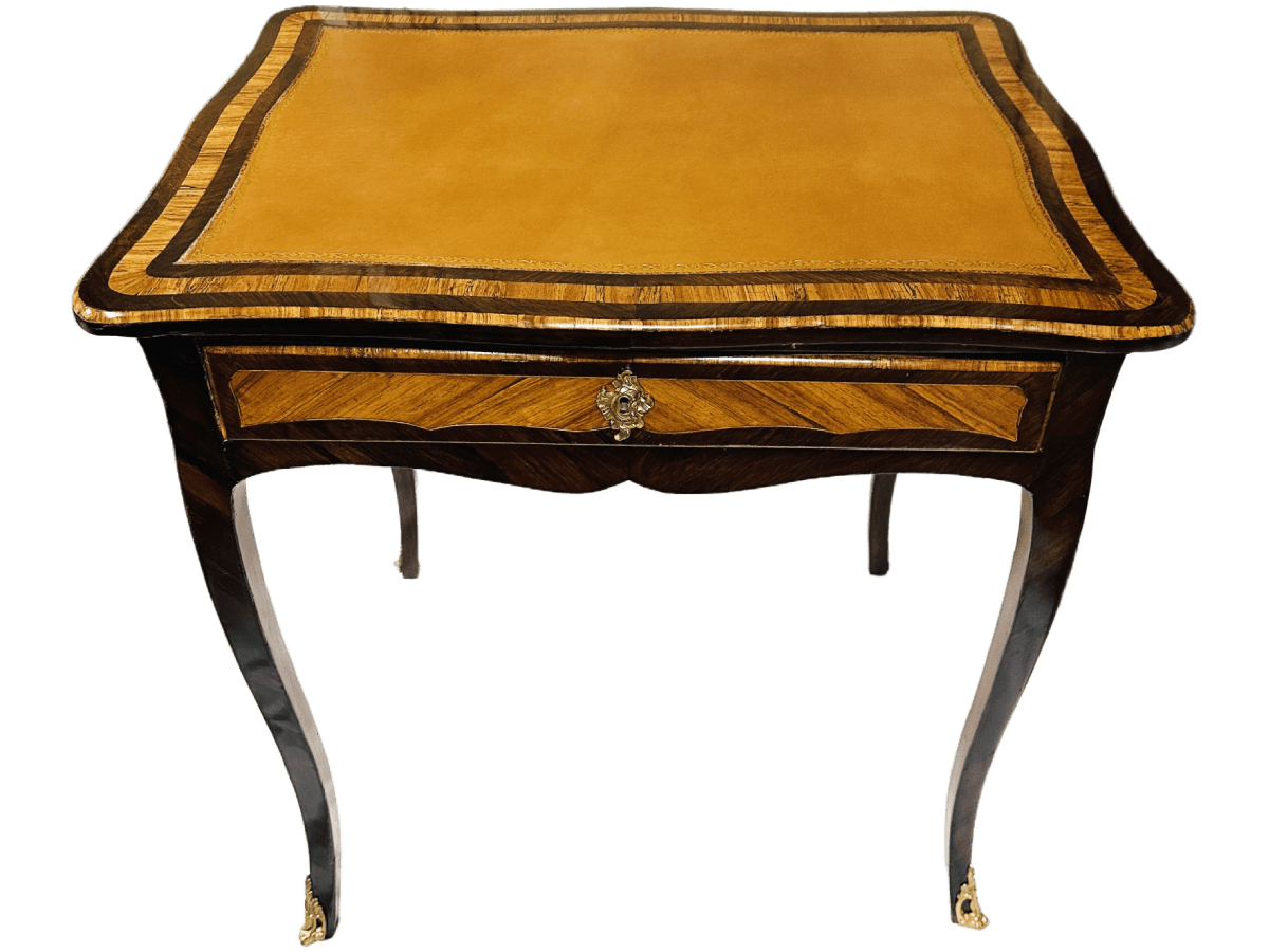 Après restauration. Bureau d'époque Louis XV Après restauration. Bureau d'époque Louis XV