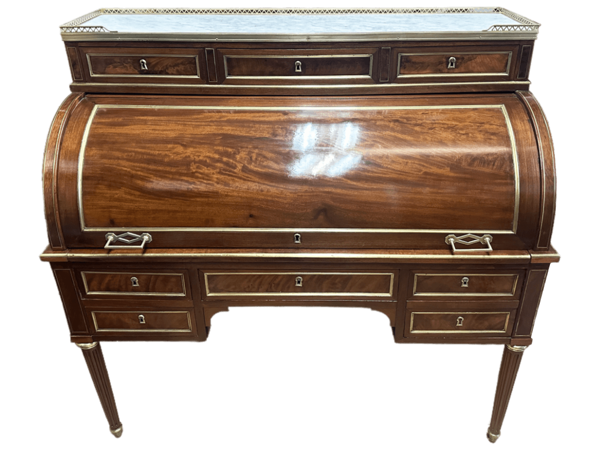 Après restauration. Bureau à cylindre d'époque Louis XVI Après restauration. Bureau à cylindre d'époque Louis XVI