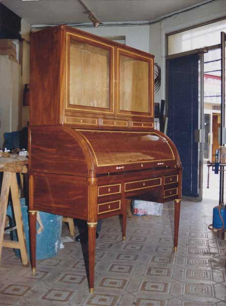 Après restauration. Bureau à cylindre Louis XVI Après restauration. Bureau à cylindre Louis XVI