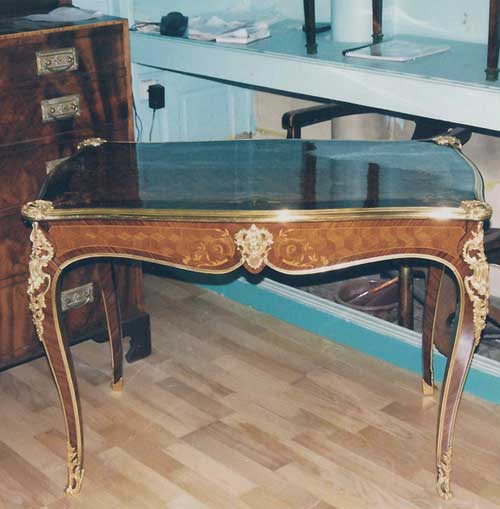 Après restauration. Bureau Louis XV Après restauration. Bureau Louis XV