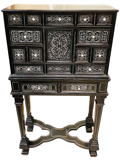 Après restauration. Cabinet du XIX ème siècle Avant restauration. Cabinet du XIX ème siècle
