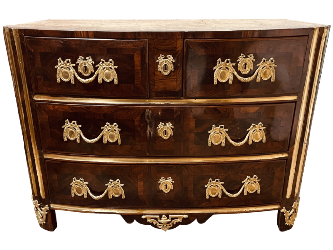 Après restauration. Commode d'époque Louis XIV Après restauration. Commode d'époque Louis XIV