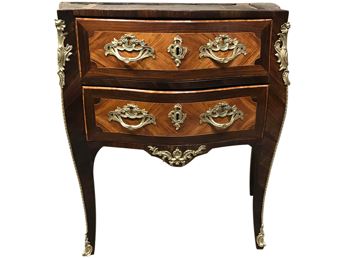Après restauration. Commode d'époque Louis XV Après restauration. Commode d'époque Louis XV