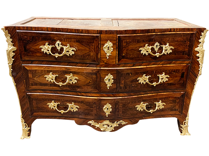 Après restauration. Commode d'époque Louis XV Après restauration. Commode d'époque Louis XV