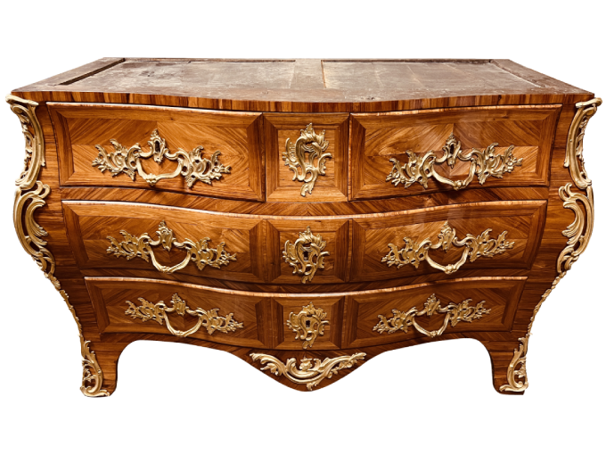 Après restauration. Commode d'époque Louis XV Après restauration. Commode d'époque Louis XV