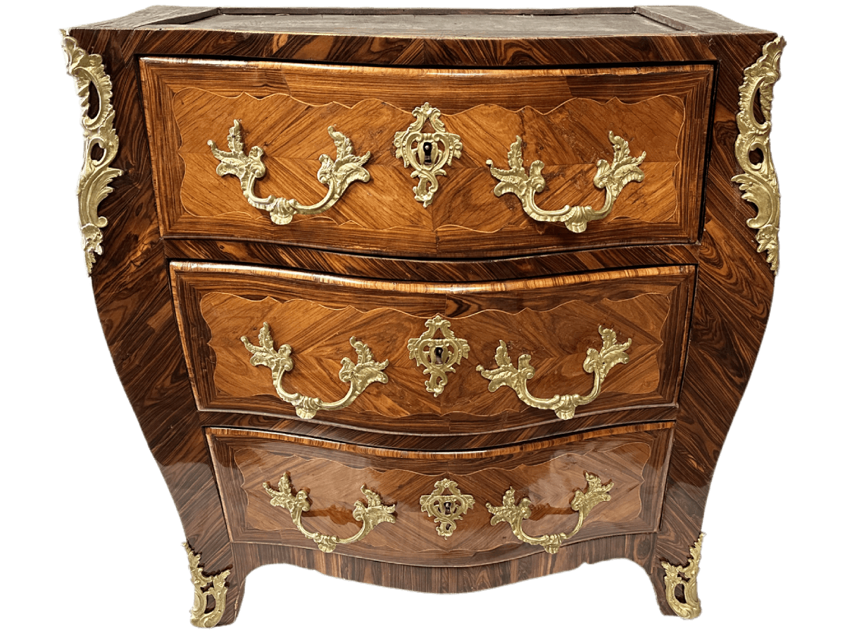 Après restauration. Commode d'époque Louis XV Après restauration. Commode d'époque Louis XV