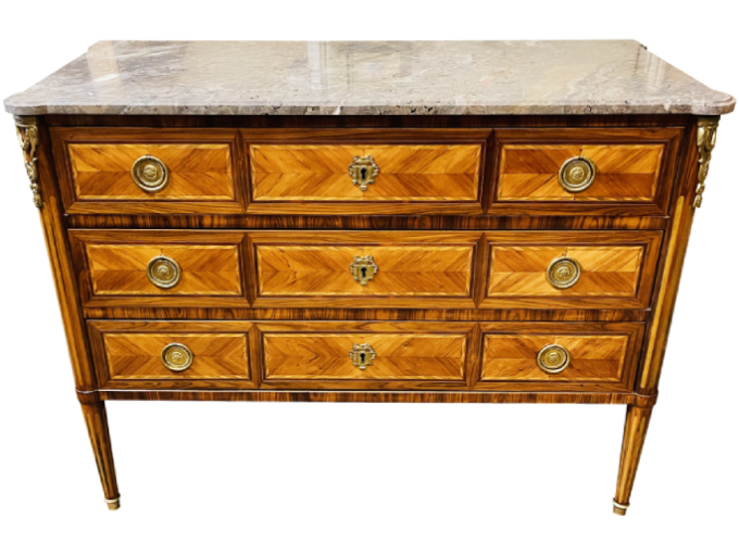 Après restauration. Commode d'époque Louis XVI Après restauration. Commode d'époque Louis XVI