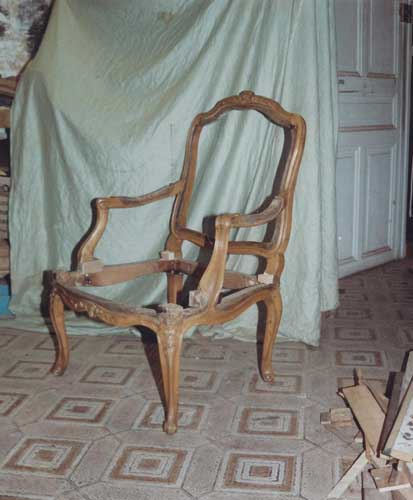 Après restauration. Fauteuil Louis XV Après restauration. Fauteuil Louis XV